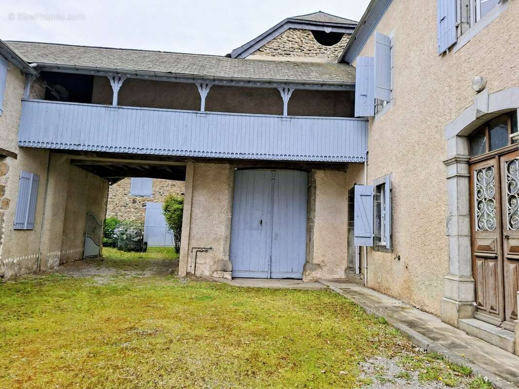 Maison à OGEU-LES-BAINS