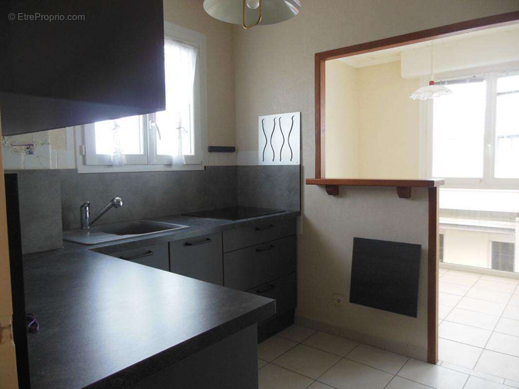 Marché central - 2 pièces 50 m2 - Balcon, Cave, Parking et Ascenseur - photo 6
