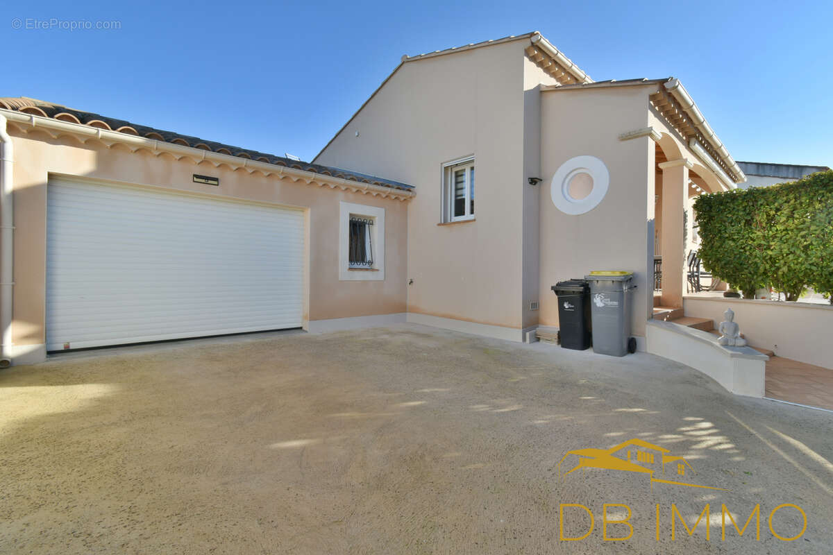 Maison à SAINT-LAURENT-DES-ARBRES