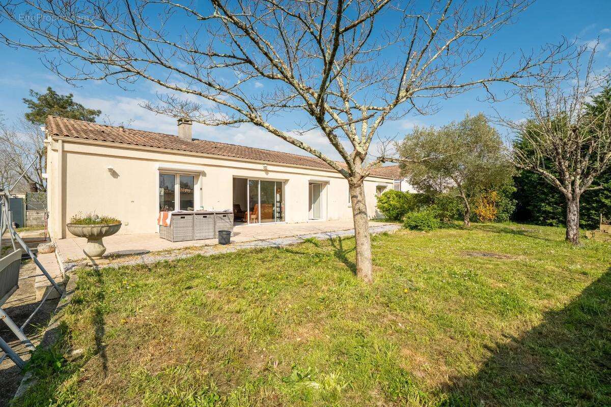 Maison à BLANQUEFORT