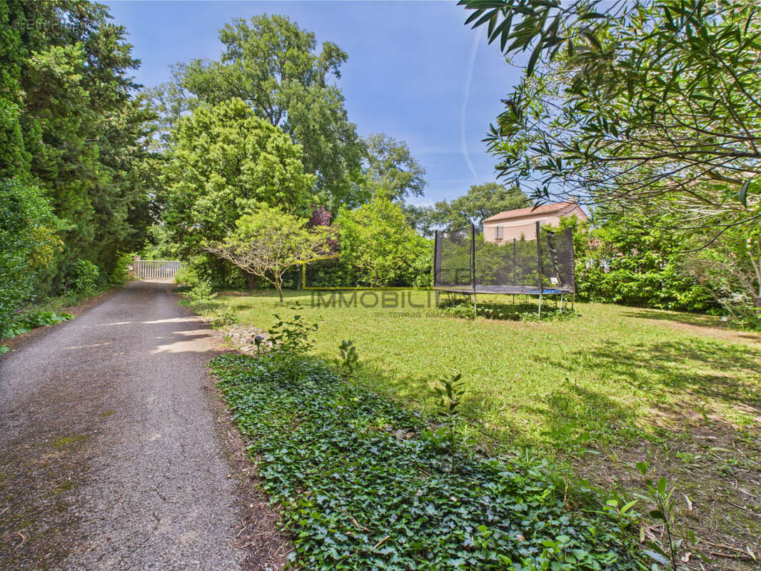 Maison à MONTELIMAR