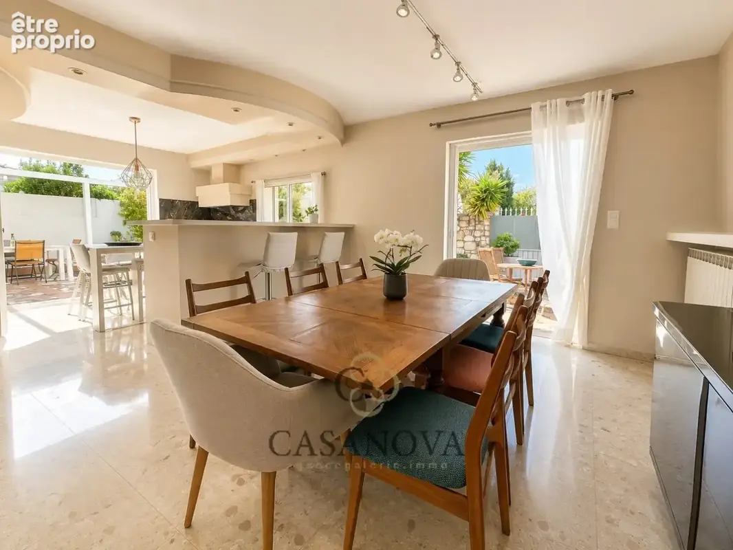 Maison 191 m² avec jardin paysager, jacuzzi et garage au centre de Pérols - photo 16