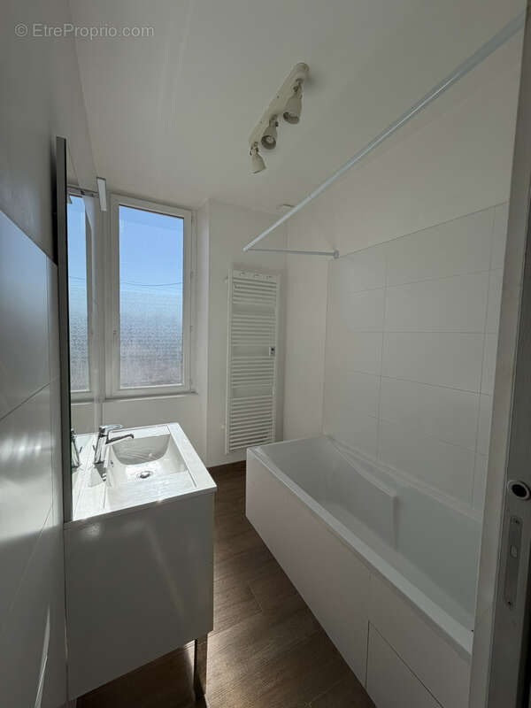 Villa de trois chambres proche du centre ville 104 m2 - photo 7