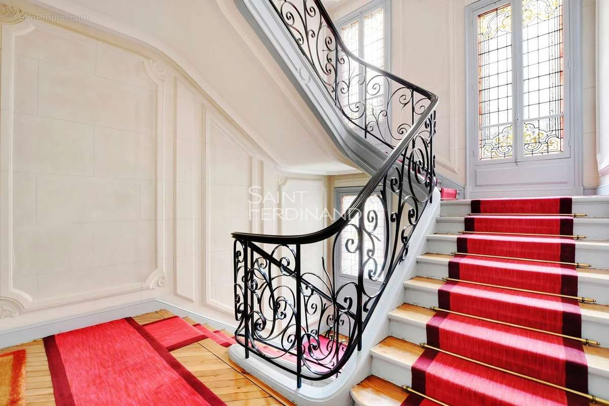 Appartement à NEUILLY-SUR-SEINE