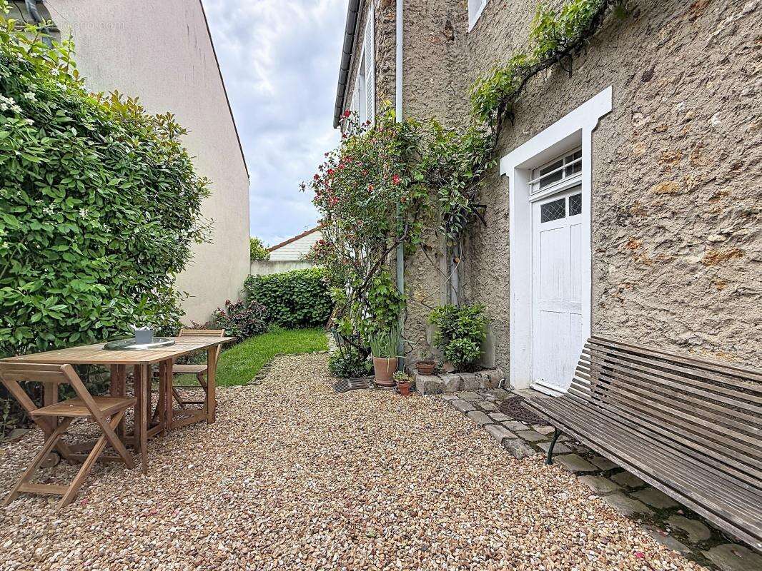 Maison à VOISINS-LE-BRETONNEUX
