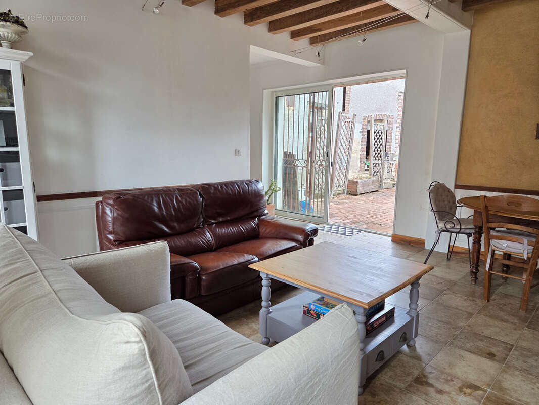 Dpt Yonne (89), à vendre BLENEAU maison de bourg de caractère 5 pièces de 120m2 avec cour de 80m2 - photo 2