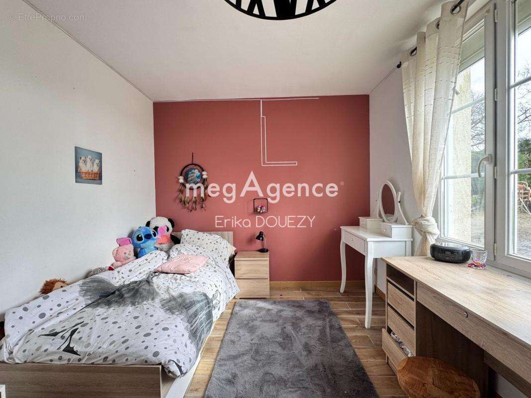 Longère en campagne 5 chambres, étang, piscine, dépendances - photo 12