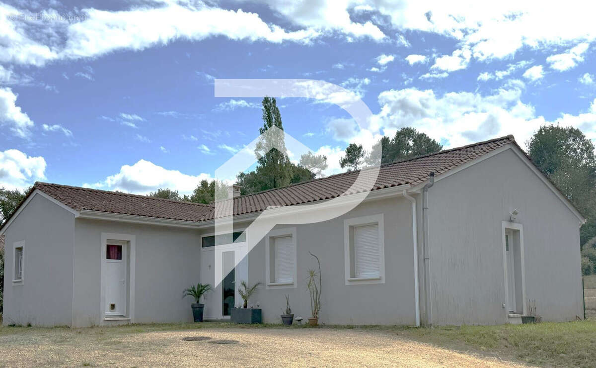 Maison à SAINT-ANDRE-D&#039;ALLAS