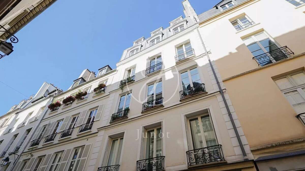 Appartement à PARIS-3E