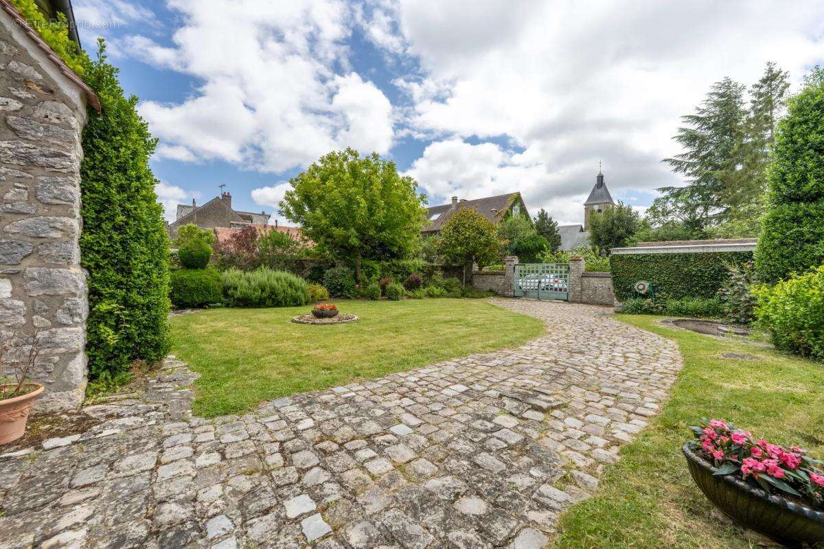 Maison à DAMMARTIN-EN-SERVE