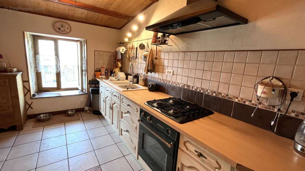 Veyziat - Oyonnax - Maison de village, 100 m²,  avec belle terrasse, terrain et garage - photo 3
