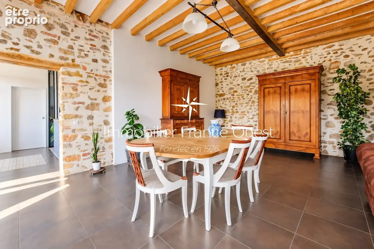 Propriété de caractère avec piscine, étang et dépendances - photo 10