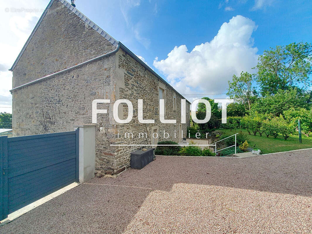 Maison à TROIS-MONTS