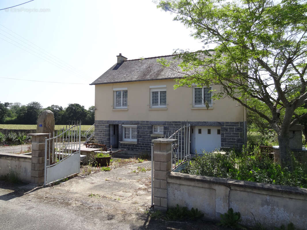 Maison à SAINT-NICOLAS-DU-PELEM