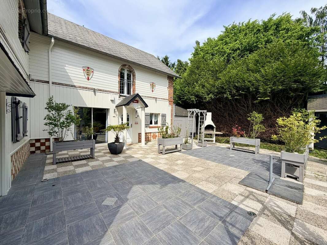 Grande propriété 9 chambres à BERNAY - Plain-pied possible - 290m2/16000m2 - photo 2
