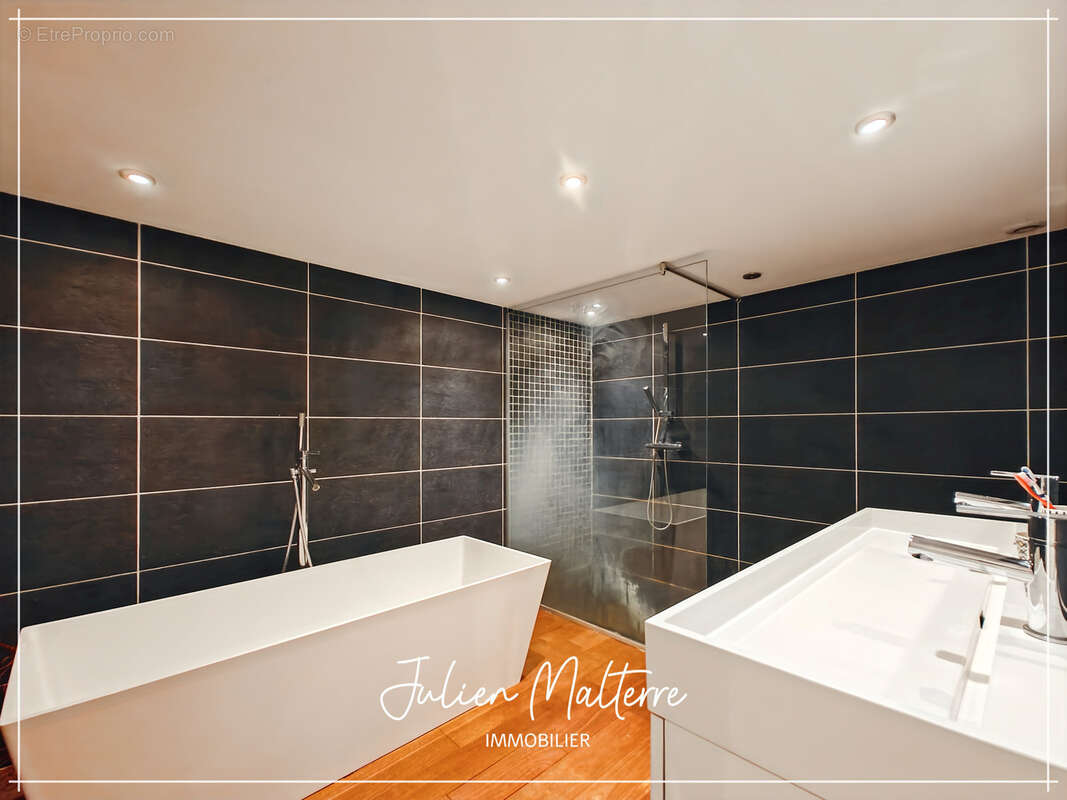 SAINT ETIENNE (42) - Exceptionnel LOFT de 165 m² avec 5 chambres et garage - Quartier Tréfilerie - photo 29