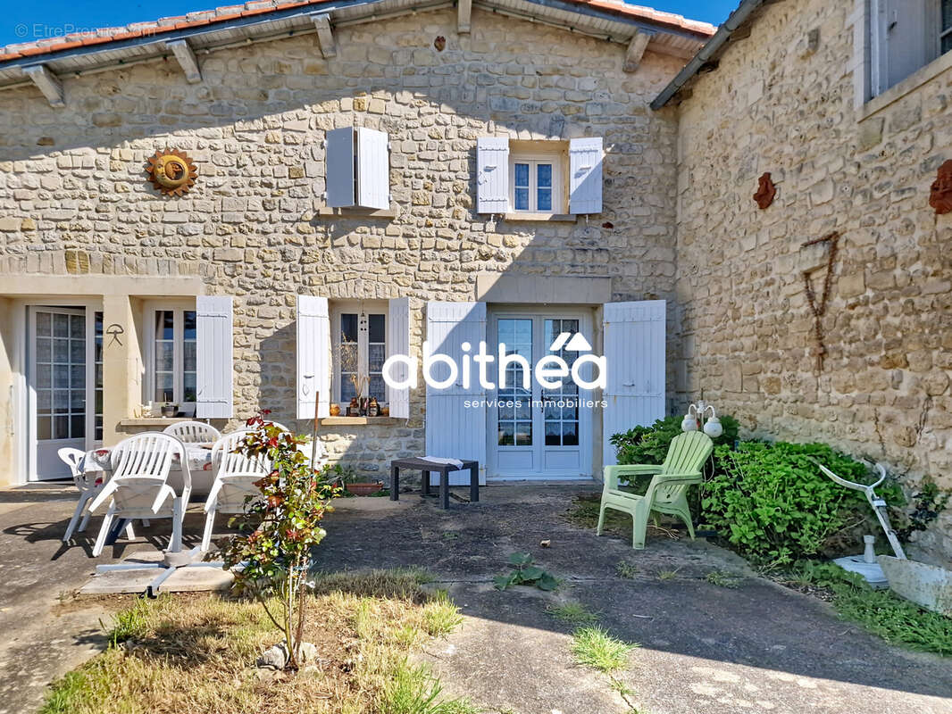 Maison à FLEAC-SUR-SEUGNE