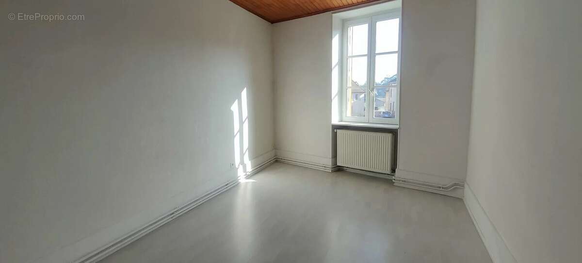 Maison à SAINT-BONNET-DE-JOUX