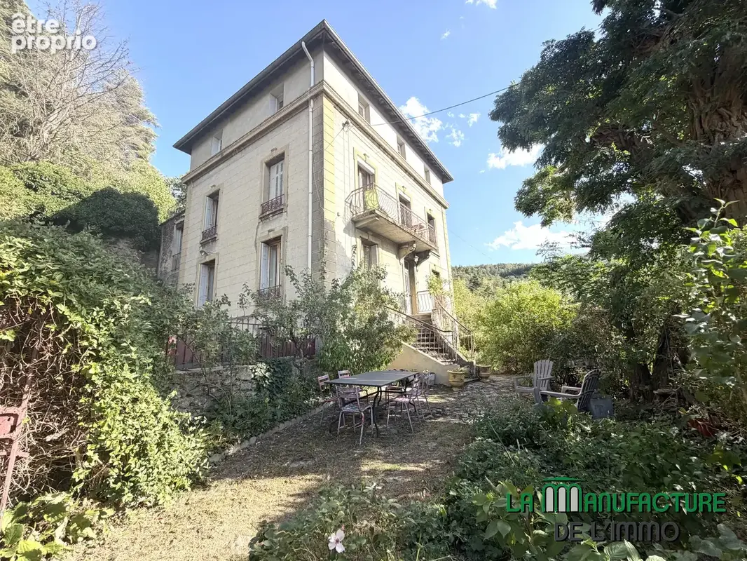 Maison bourgeoise de 1906 - 297.93 m2 habitables - parcelle de terrain de 2480 m2- secteur Cotatay / La Poura - photo 3