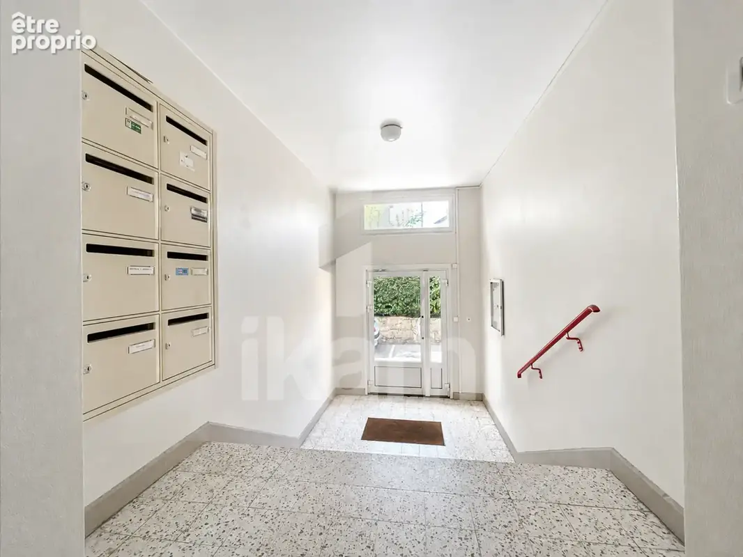 Appartement T3 avec double balcon, place de parking en hyper centre de Romans - photo 11