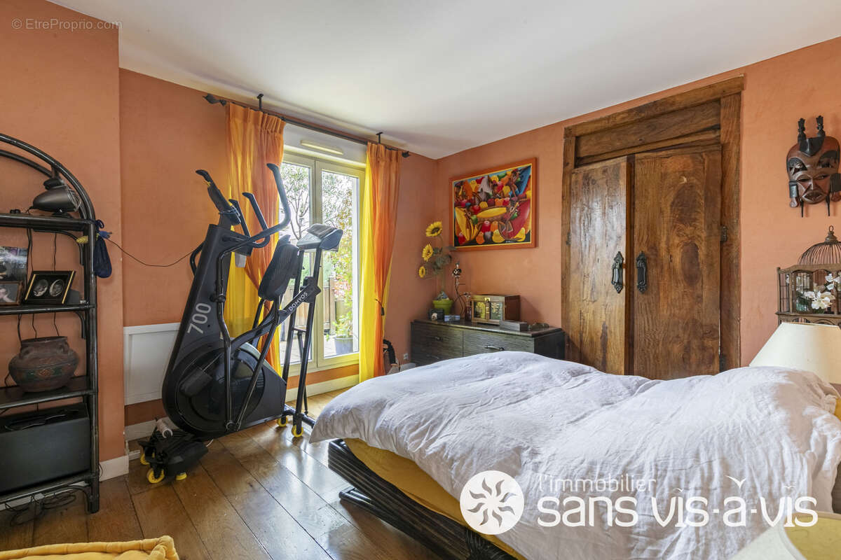 Appartement à COURBEVOIE