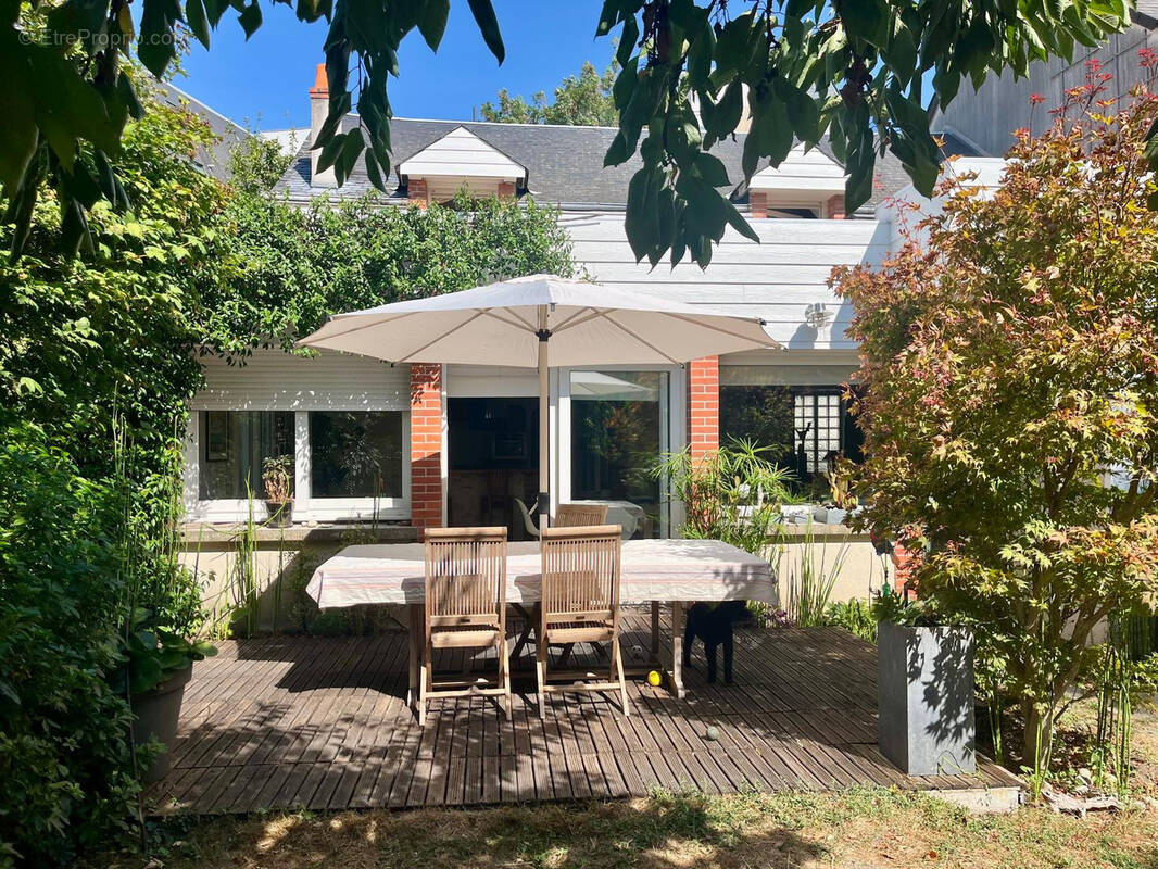 Maison de charme avec jardin, cheminée et terrasse   Quartier recherché- LA RICHE - photo 11