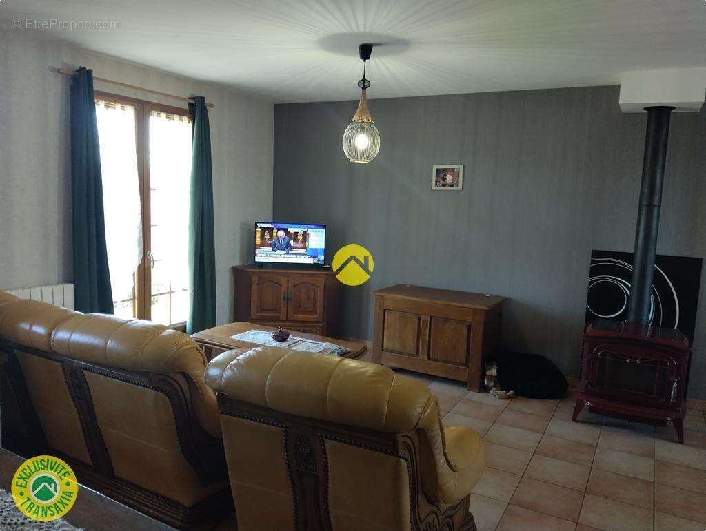 Maison à LE VEURDRE