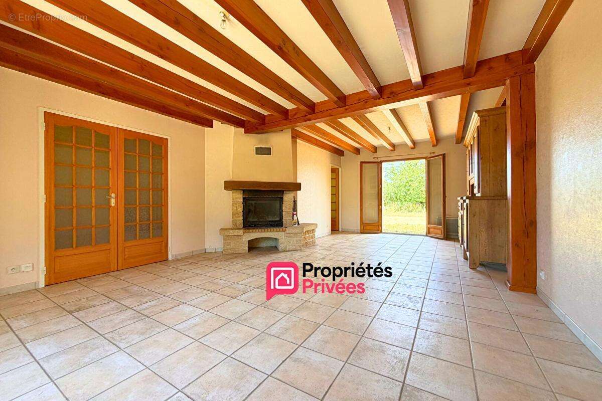 Maison T5 à vendre de 116 m² avec sous-sol complet et combles aménageables à Saint Gervais D'Auvergne 63390 - photo 4