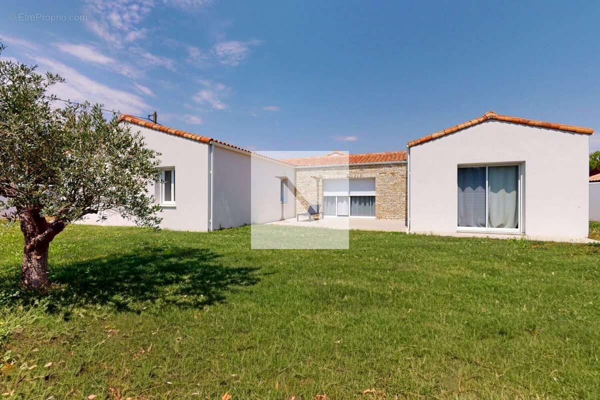 Maison à SAINT-SAUVEUR-D'AUNIS