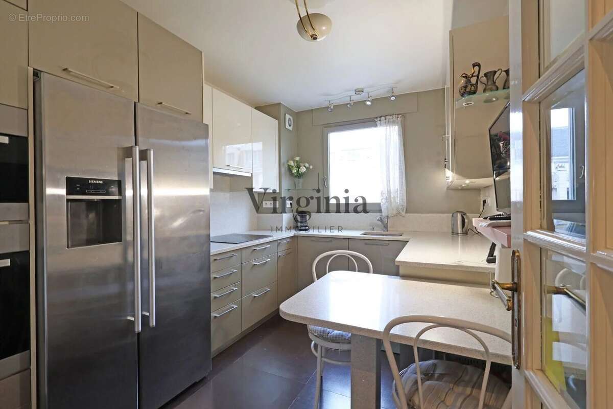 Appartement à CHARENTON-LE-PONT