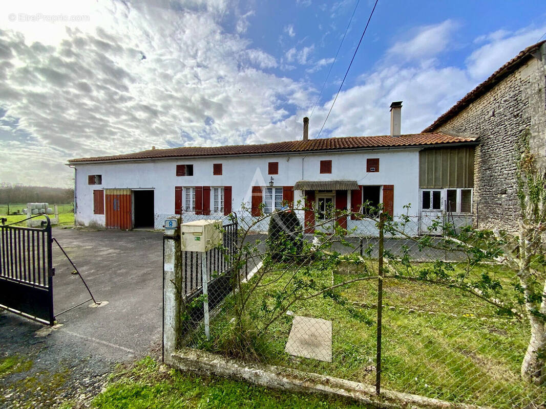 Maison à SAINTE-RAMEE