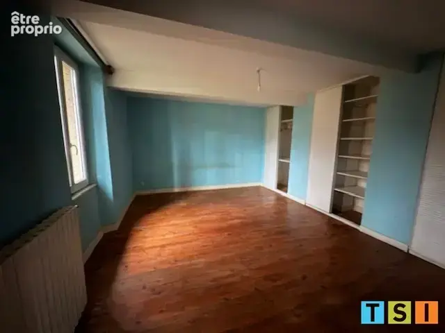 Maison avec dépendances et terrain. - photo 7