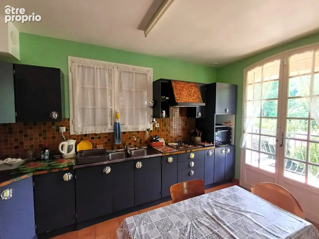 Propriété familiale à fort potentiel, 5 chambres et dépendances sur terrain arboré de 2313 m2 - photo 6