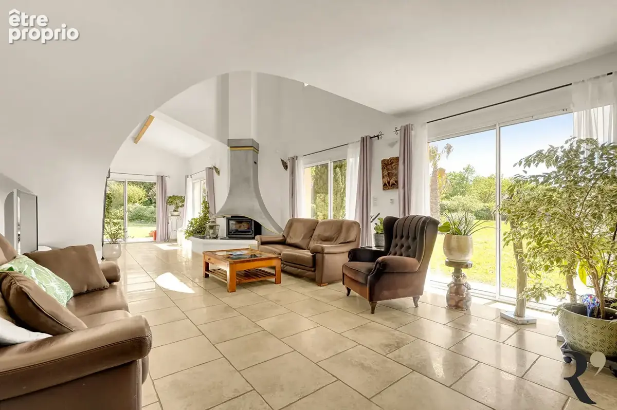 Maison Drémil Lafage 7 pièces 203 m2 sur terrain de 3972 m2 - photo 4