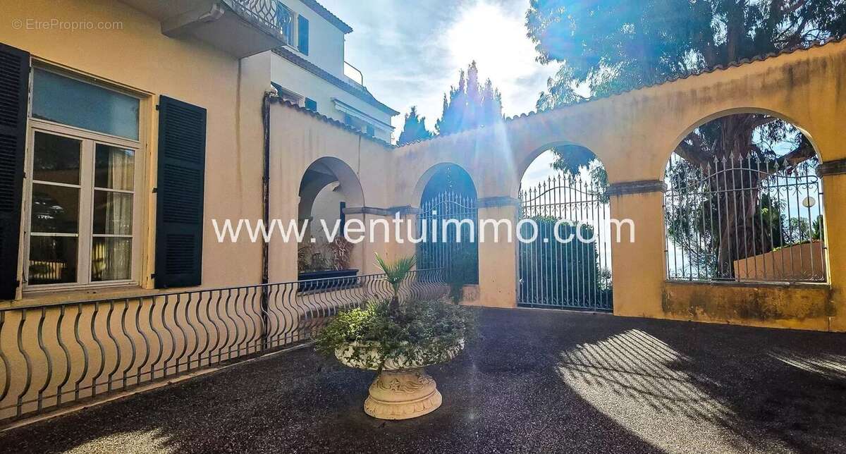 Appartement à ROQUEBRUNE-CAP-MARTIN