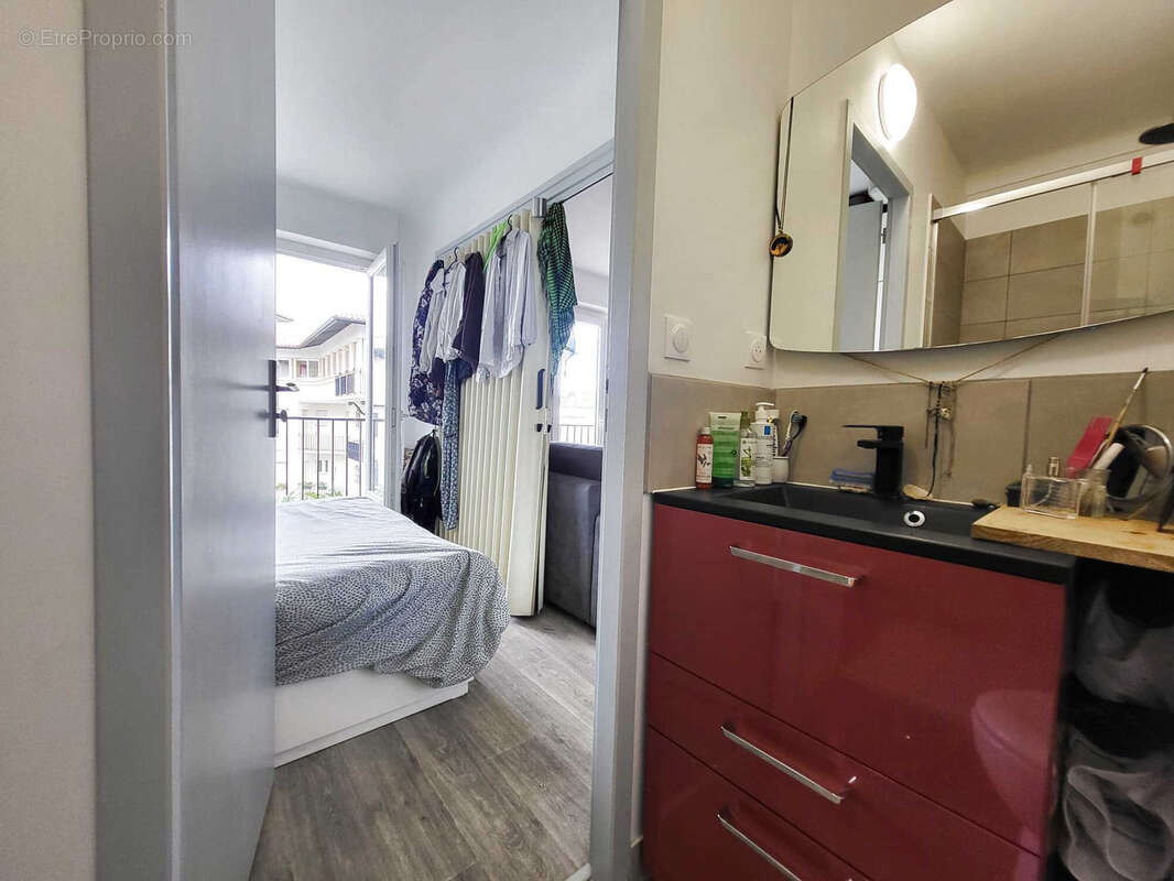 Appartement 3 pieces transforme en t2 et studio independants - photo 9