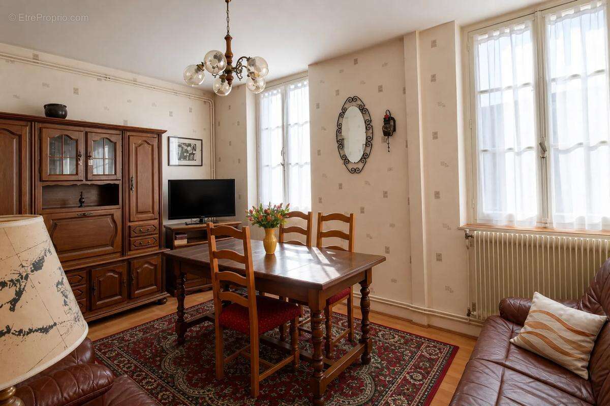 Immeuble de 10 pièces à Aubusson - photo 2