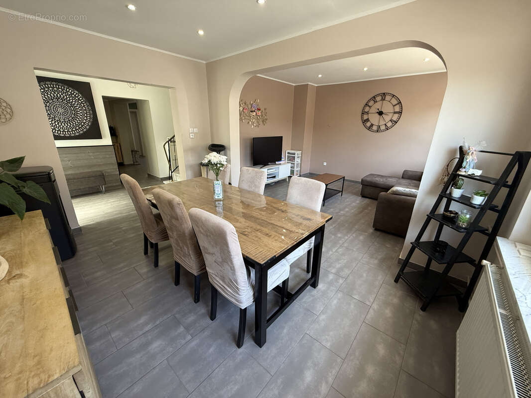 Maison 6 pieces de 121 m2 avec 4 chambres - photo 3