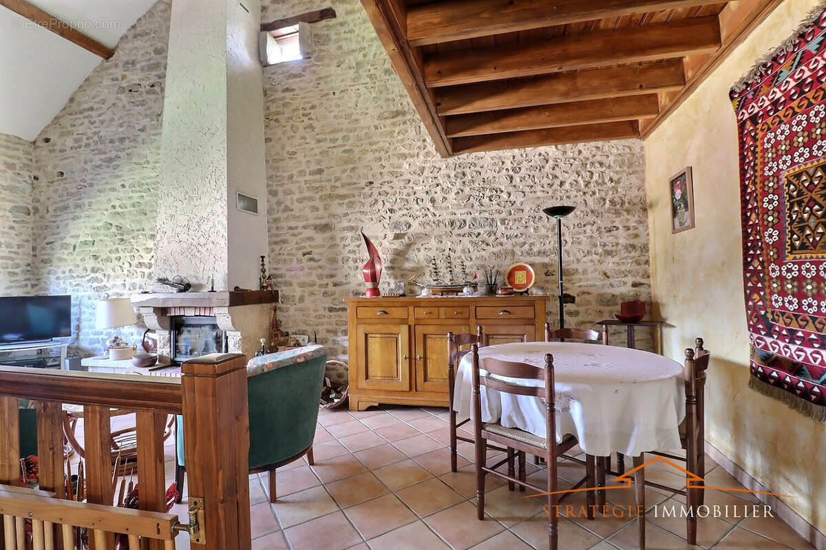 Maison à JULLY-LES-BUXY