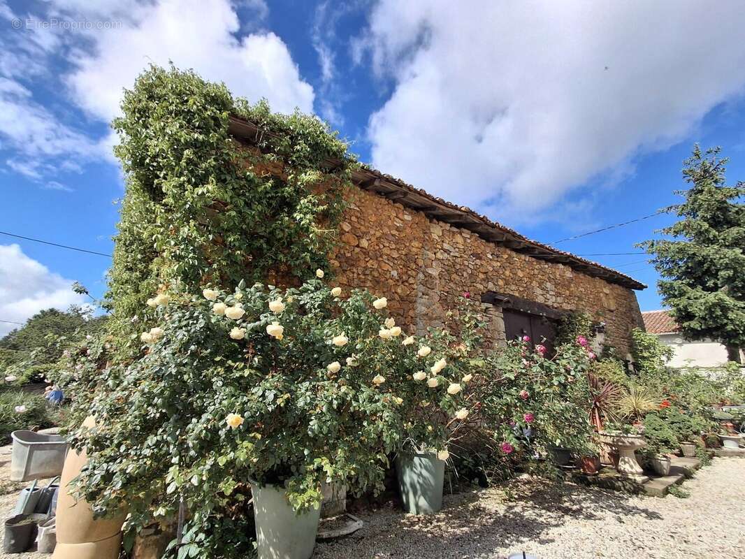 Maison à CHASSENEUIL-SUR-BONNIEURE