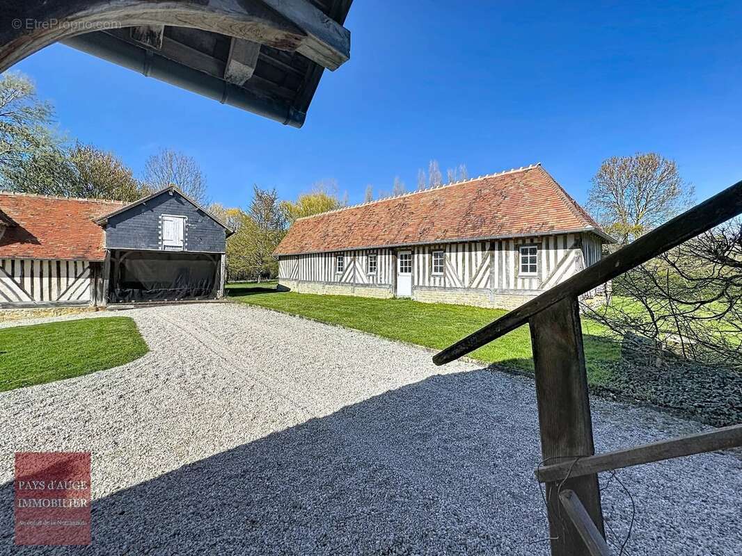 Maison à SAINT-GEORGES-EN-AUGE