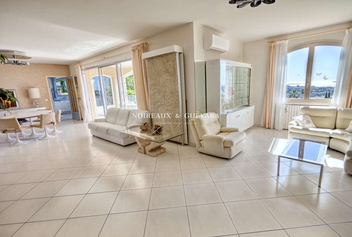 Maison 290 m² à Mandelieu-La-Napoule  - photo 4