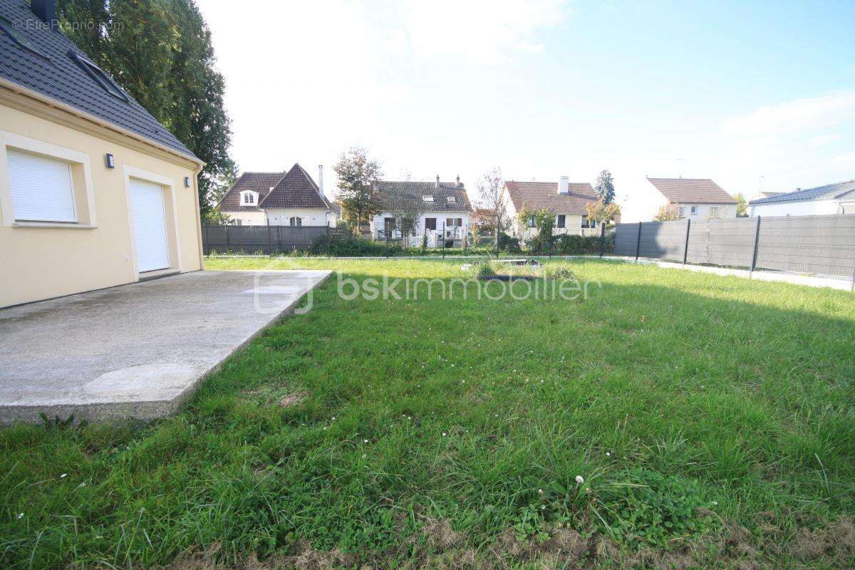 Maison à D&#039;HUISON-LONGUEVILLE