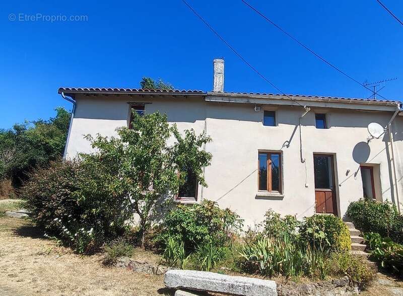 Maison à LA FORET-SUR-SEVRE