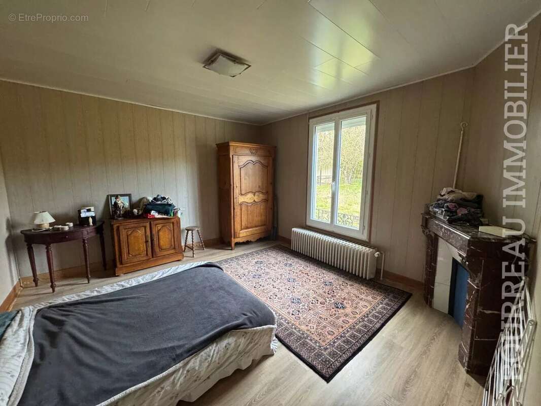 Appartement à LA CELLE-SAINT-CYR