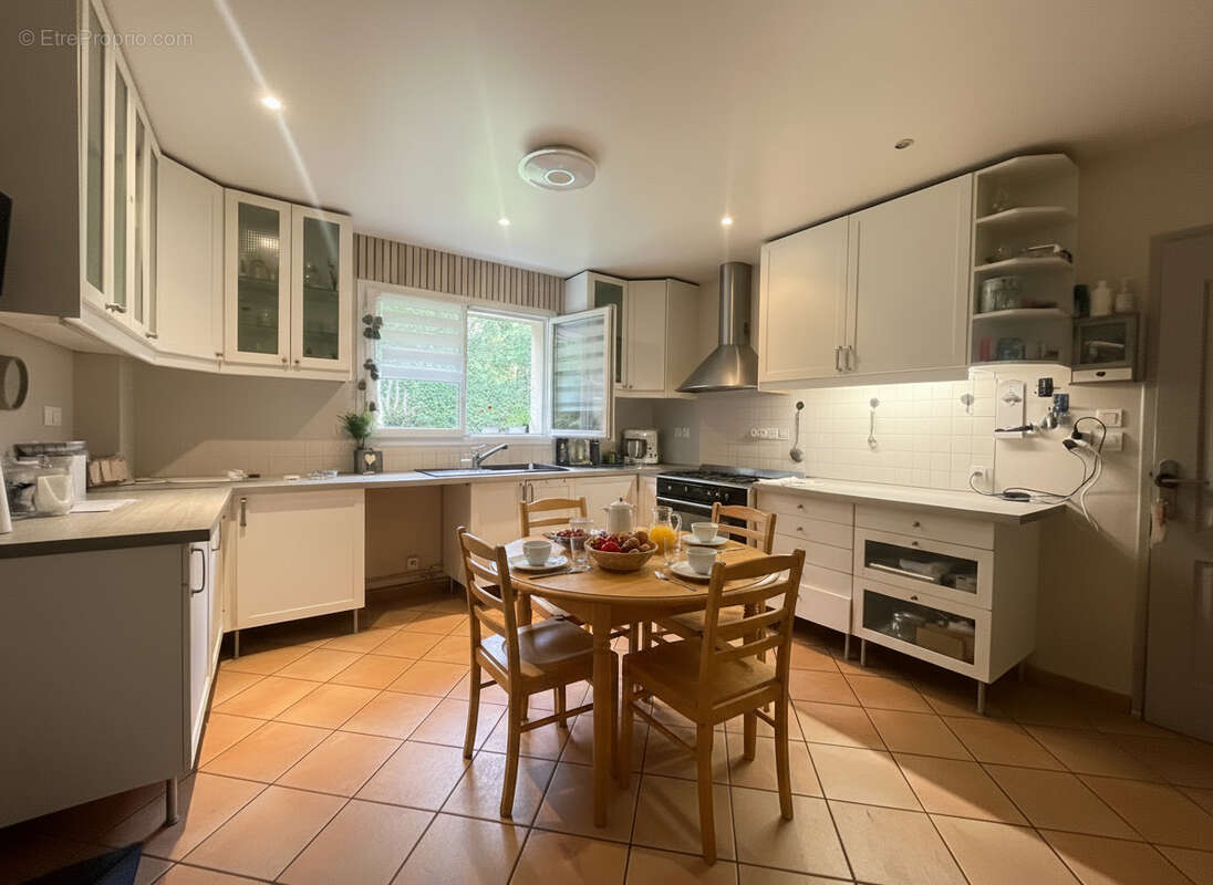 Maison à VERRIERES-LE-BUISSON