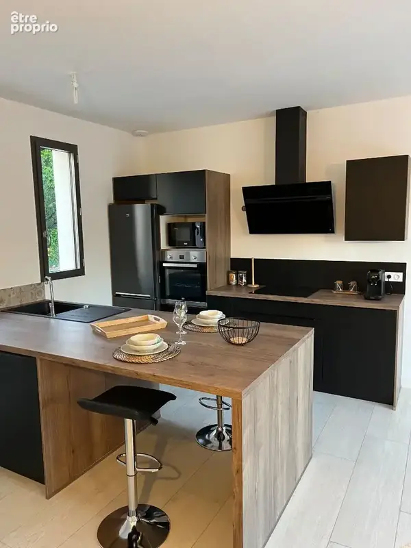 Villa avec piscine et dépendance aménagée sur 8000 m² de terrain clos et arboré. - photo 12