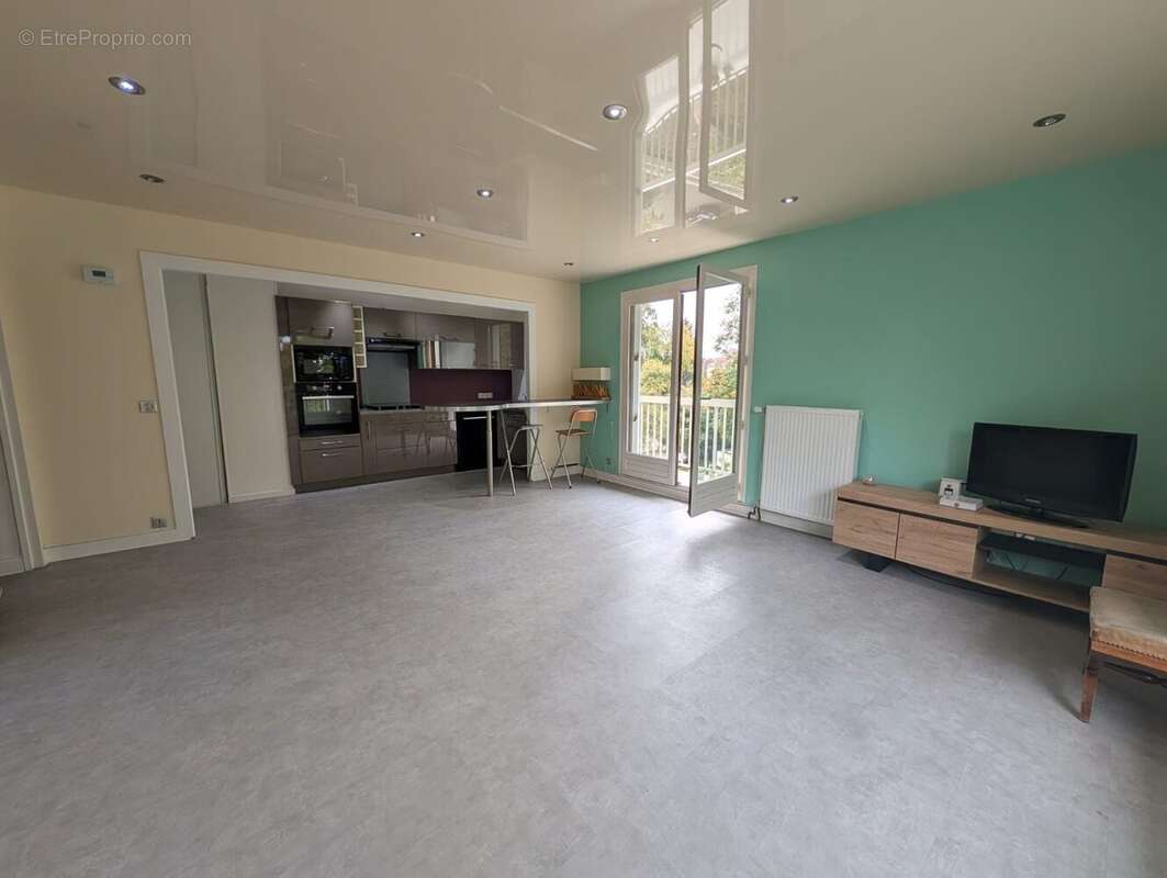 Appartement à LES CLAYES-SOUS-BOIS