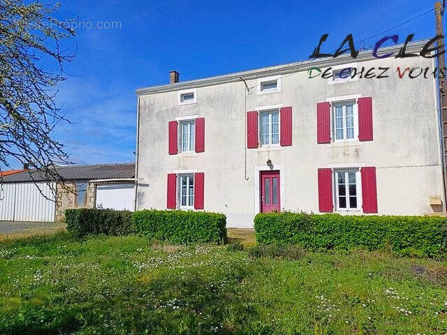 Maison à FAYE-SUR-ARDIN