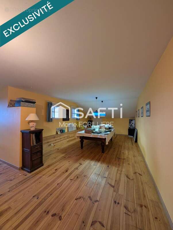 Maison 216 m² à Bayas  - photo 6